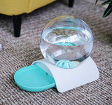 PetHaven.comPet automatic drinking fountainPet automatic drinking fountainMaterial: ball / AS; other / PP
 
 Product size: 29*18*23 cm
 
 Capacity: 2.8L
 
 Compact body, spherical water bottle, large capacity. Semi-circular small bowl to e0