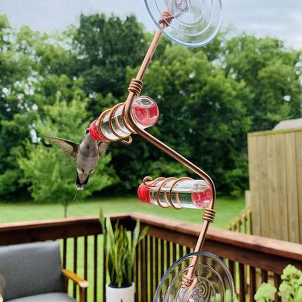 PetHaven.comGarden Bird Feeder Supplies Hummingbird Feeder Drinker Suction Cup EasyGarden Bird Feeder Supplies Hummingbird Feeder Drinker Suction Cup EasOverview
 
 1. This beautiful hummingbird feeder is handmade with copper wire, 2 PET bottles and suction cups.
 
 2. The 20ml bottle can be firmly installed in the c0