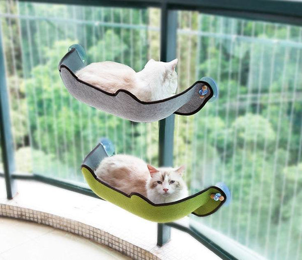 PetHaven.comWindow sill cat hammockWindow sill cat hammockSize: 59*22*13cm
 
 Material: EVA + felt cloth
 
 Product Features / Features:
 
 
 A wrapped suction cup cat hammock for winter and summer
 
 
 1. The cat litter isDog/Cat house